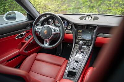 2016 Porsche 911 Turbo   - Photo 17 - Costa Mesa, CA 92626