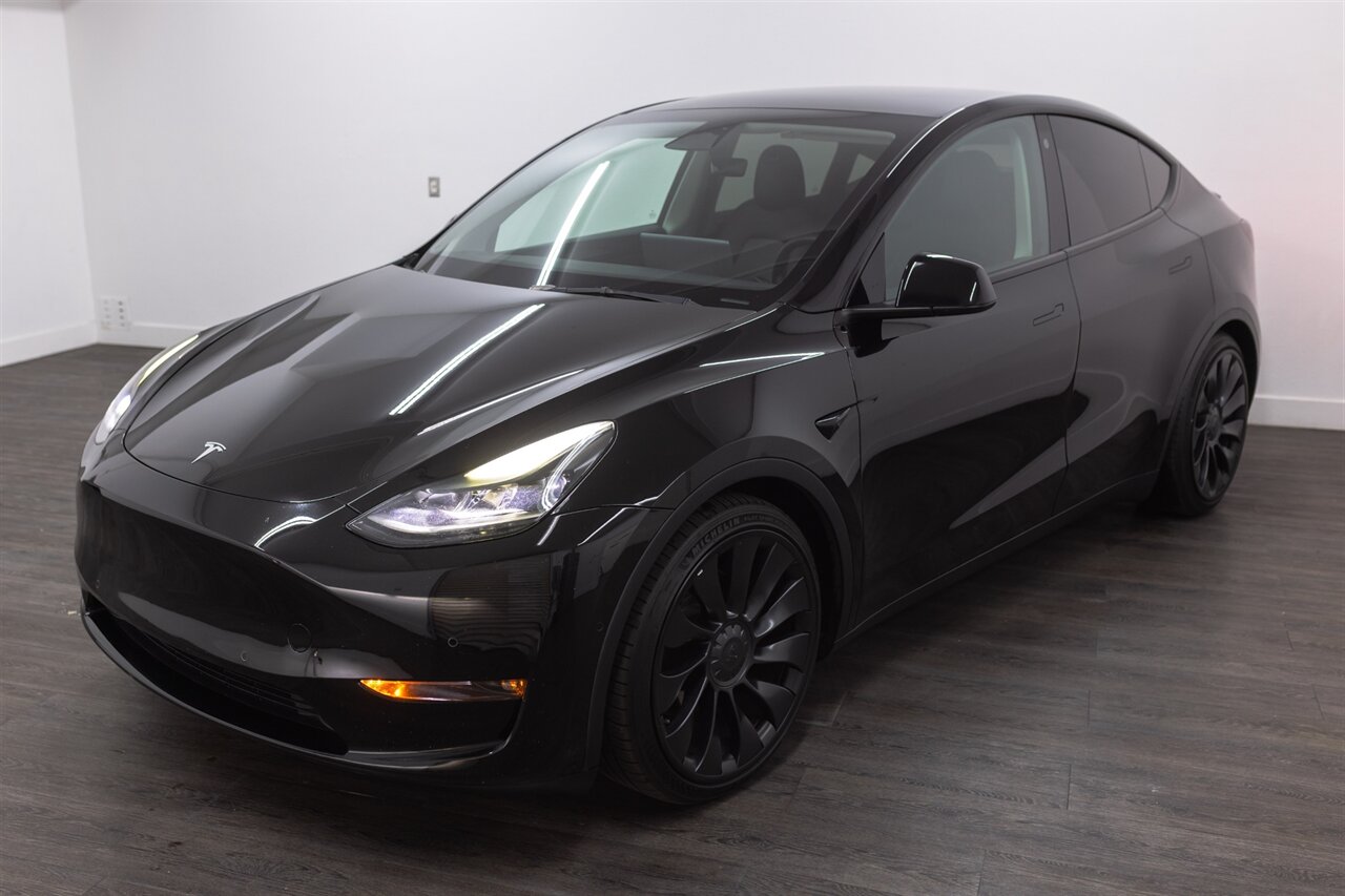 2022 Tesla Model Y Performance Dual Motor All-Wheel Drive's photo