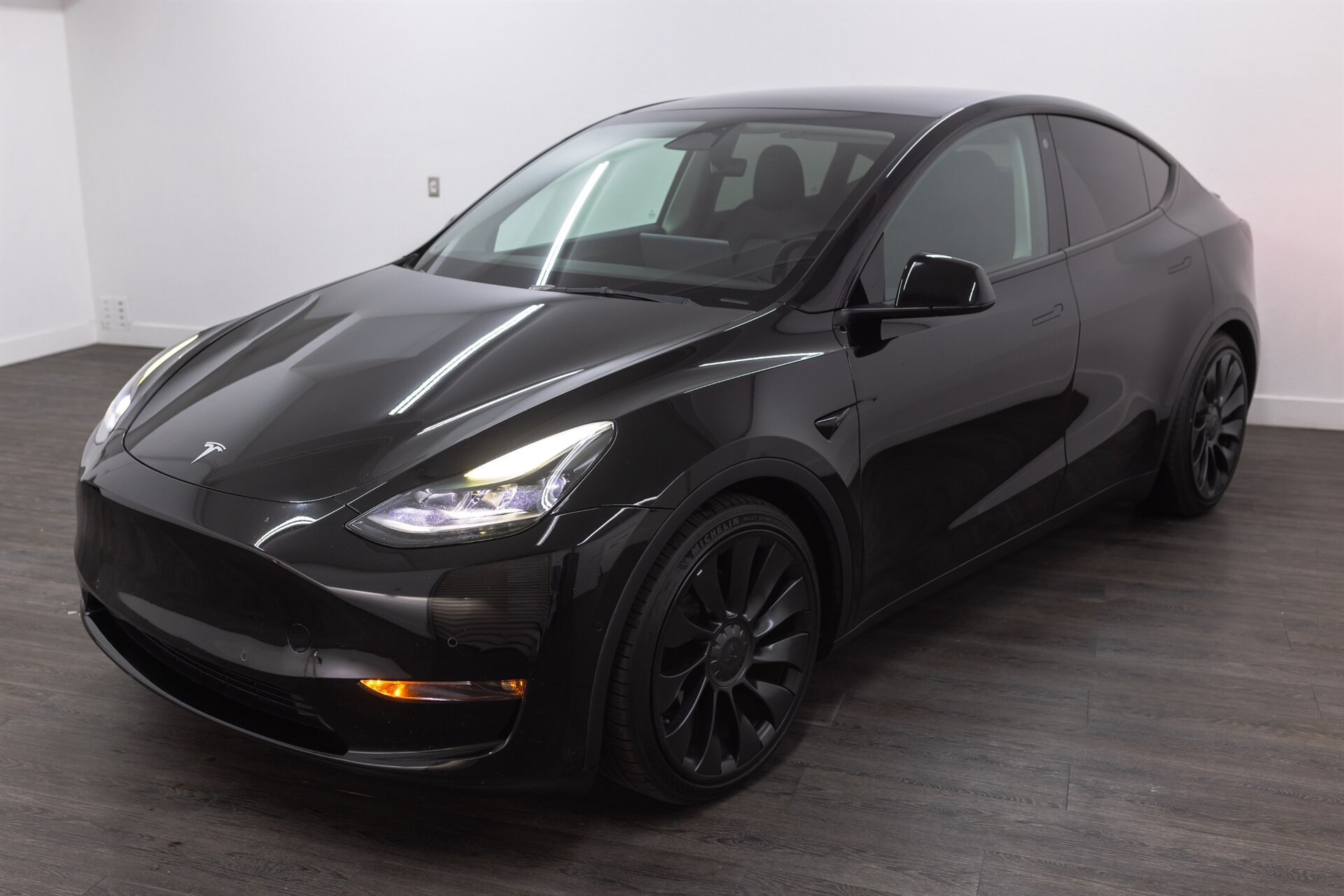 2022 Tesla Model Y Performance   - Photo 1 - Costa Mesa, CA 92626