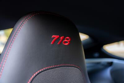 2022 Porsche 718 Cayman T   - Photo 19 - Costa Mesa, CA 92626