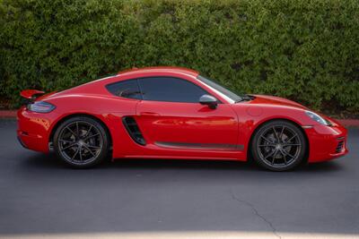 2022 Porsche 718 Cayman T   - Photo 9 - Costa Mesa, CA 92626