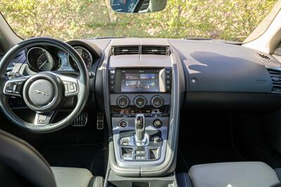 2018 Jaguar F-TYPE R   - Photo 15 - Costa Mesa, CA 92626