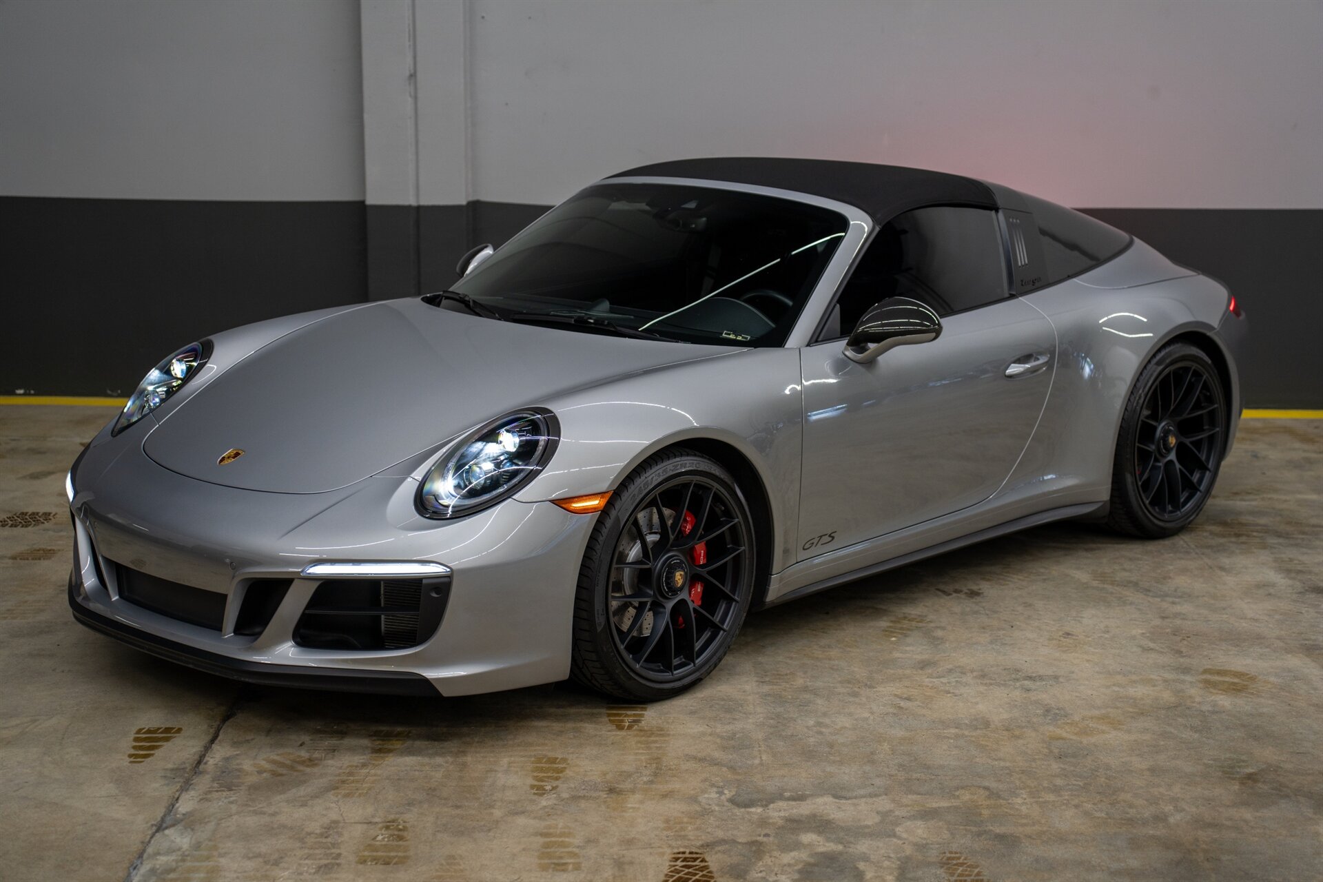 2019 Porsche 911 Targa 4 GTS   - Photo 1 - Costa Mesa, CA 92626