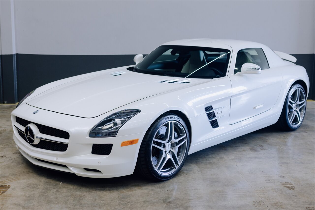 2011 Mercedes-Benz SLS AMG -'s photo