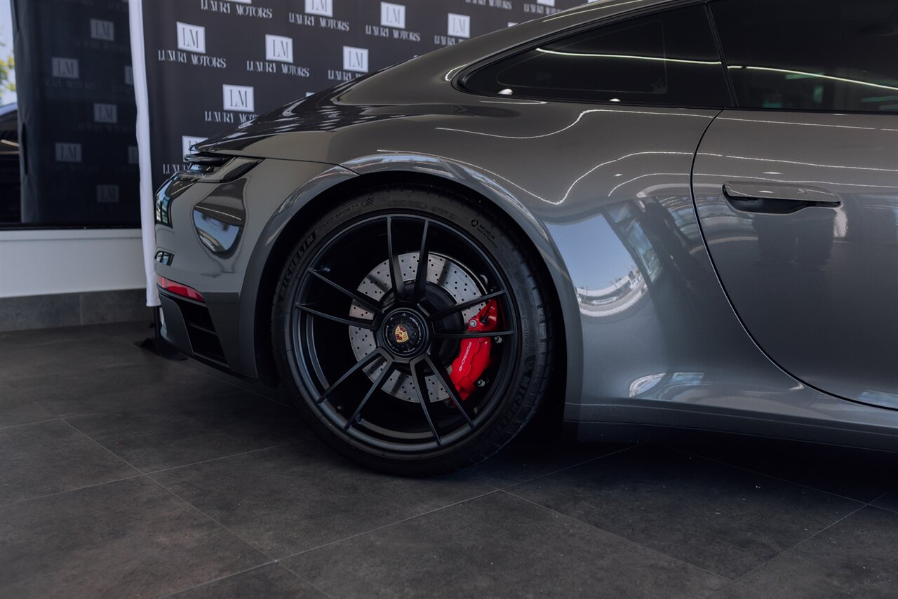 2024 Porsche 911 GTS - Photo 16