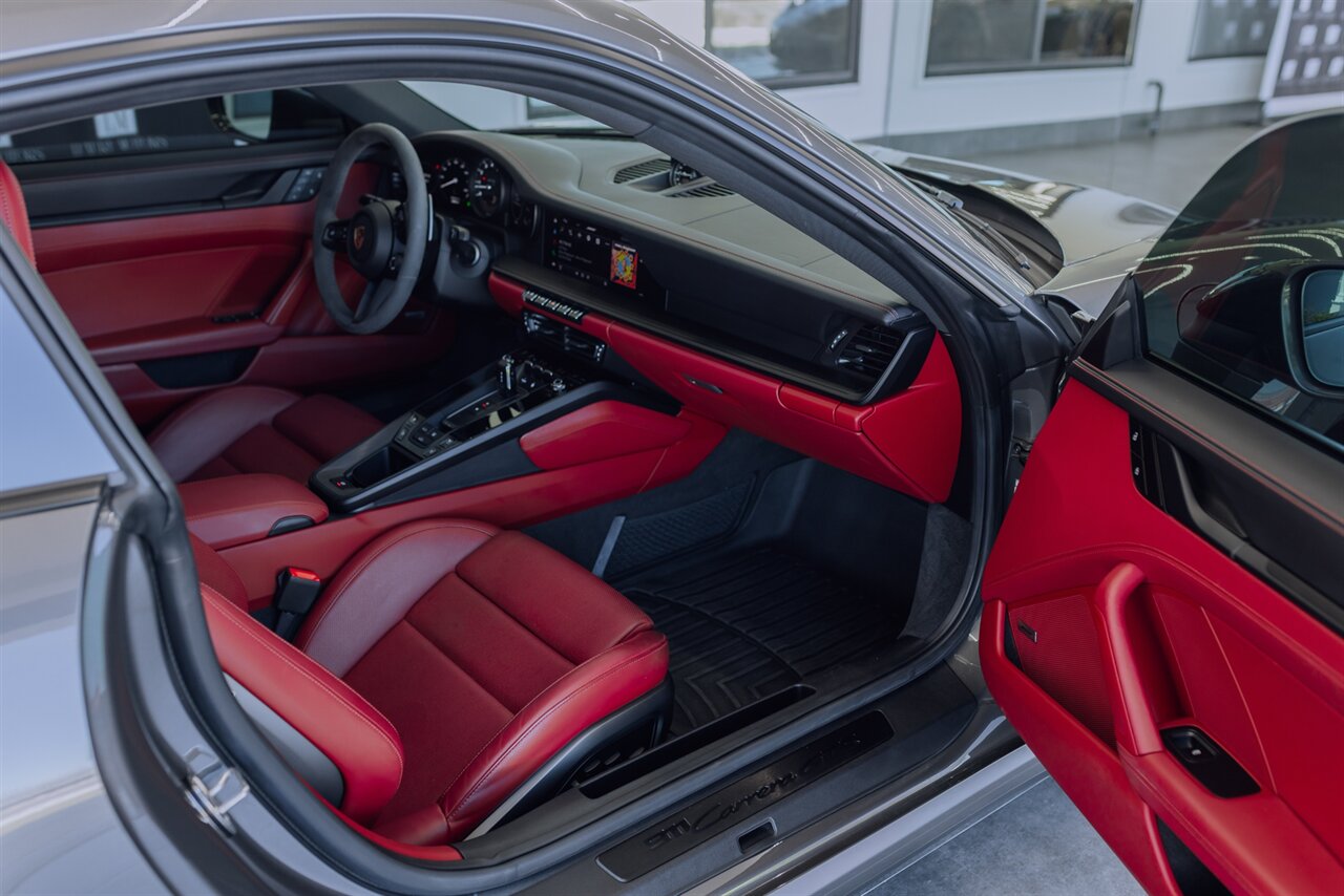 2024 Porsche 911 GTS - Photo 29