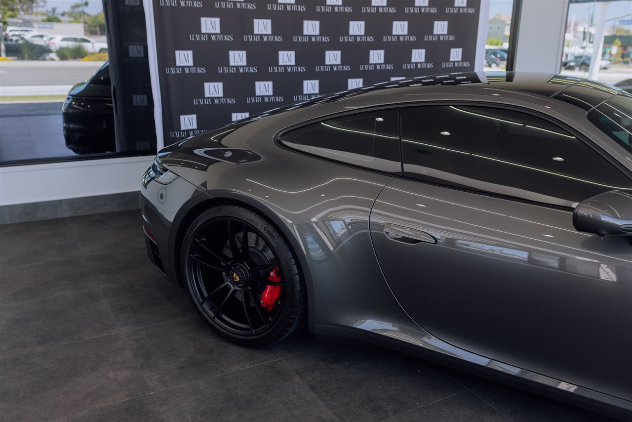 2024 Porsche 911 GTS - Photo 15