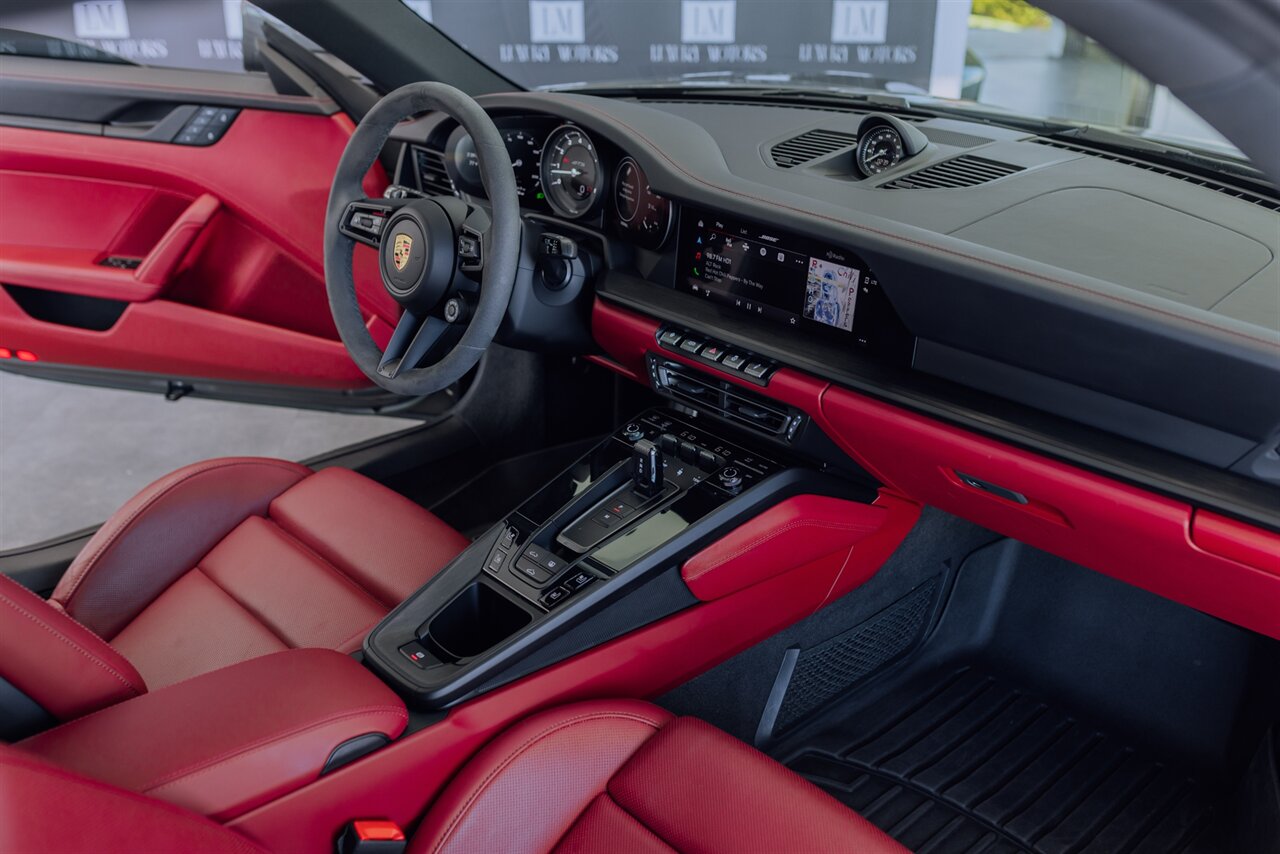 2024 Porsche 911 GTS - Photo 37