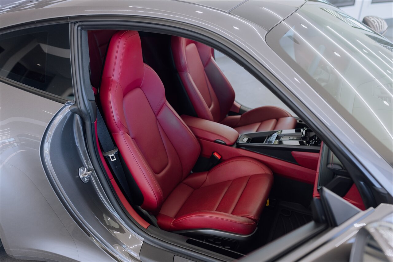 2024 Porsche 911 GTS - Photo 21