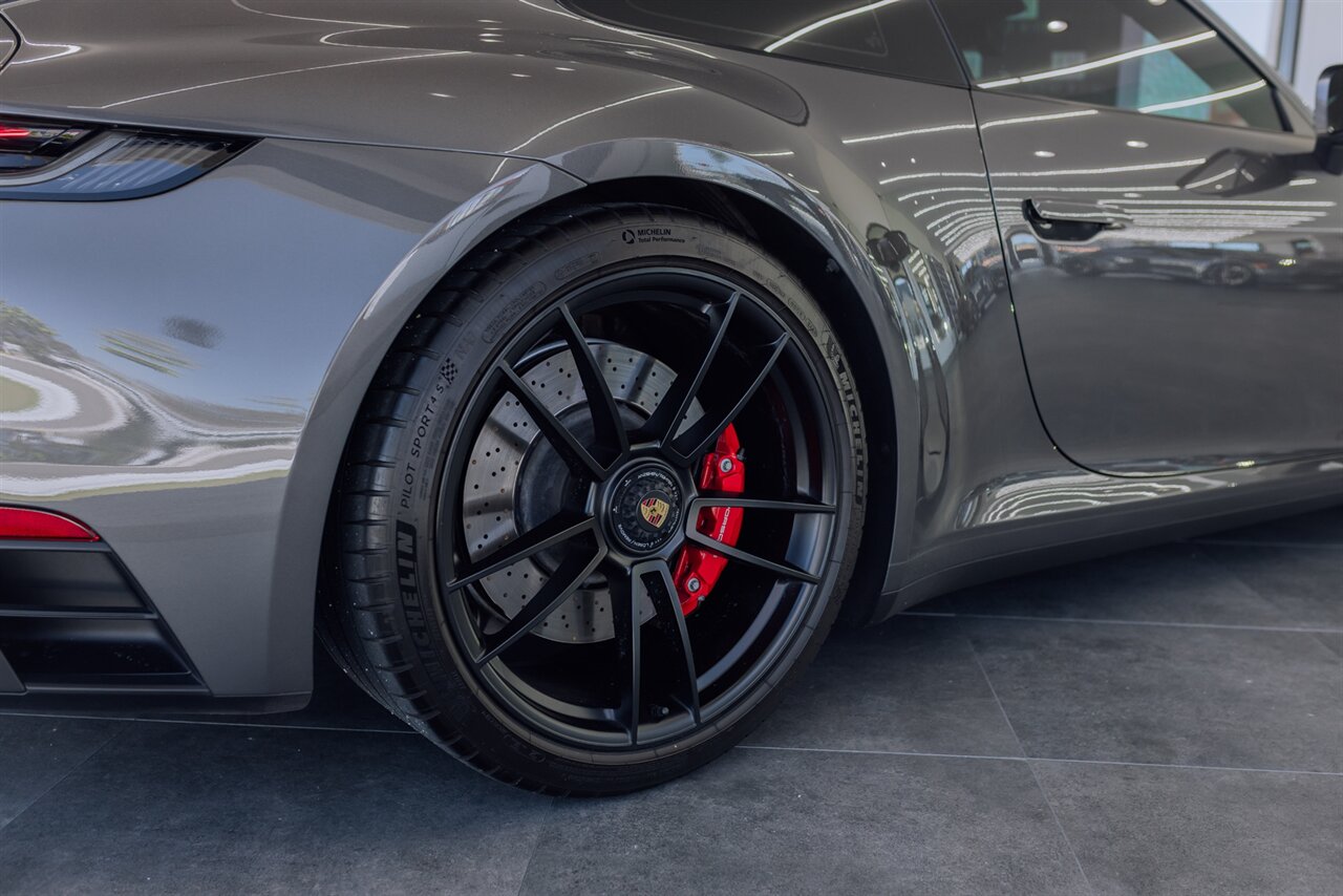 2024 Porsche 911 GTS - Photo 34