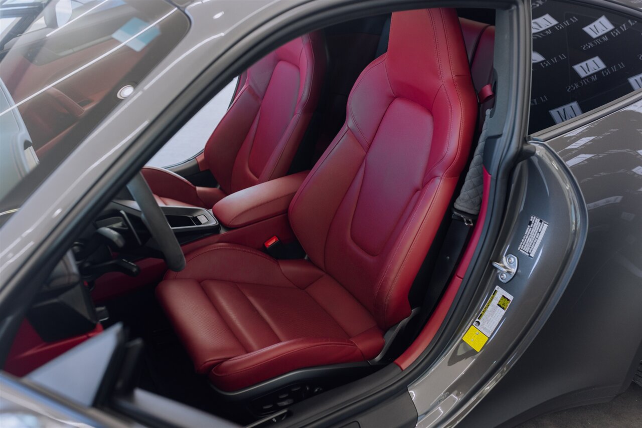 2024 Porsche 911 GTS - Photo 17