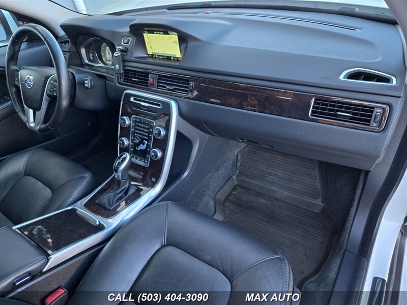 2016 Volvo XC70 T5 Platinum  