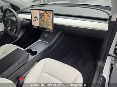 2022 Tesla Model Y Long Range   - Photo 2 - Portland, OR 97211