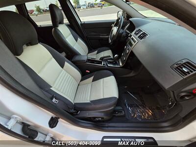 2011 Volvo V50 T5 R-Design   - Photo 19 - Portland, OR 97211