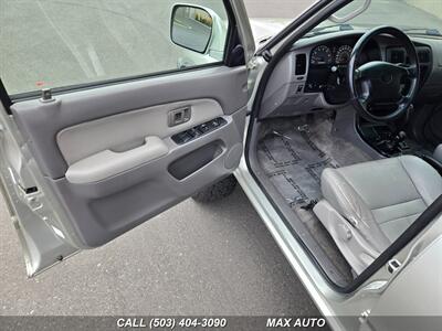 2001 Toyota 4Runner SR5   - Photo 10 - Portland, OR 97211