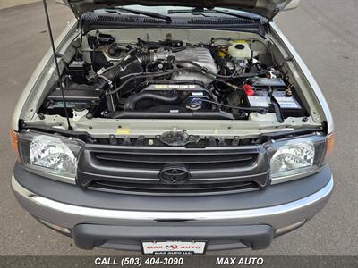 2001 Toyota 4Runner SR5   - Photo 27 - Portland, OR 97211