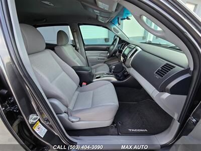 2015 Toyota Tacoma V6   - Photo 12 - Portland, OR 97211