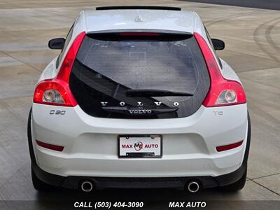 2011 Volvo C30 T5   - Photo 7 - Portland, OR 97211