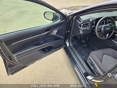 2018 Toyota Camry LE   - Photo 10 - Portland, OR 97211