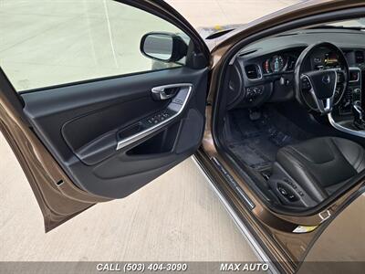 2016 Volvo V60 Cross Country T5   - Photo 10 - Portland, OR 97211