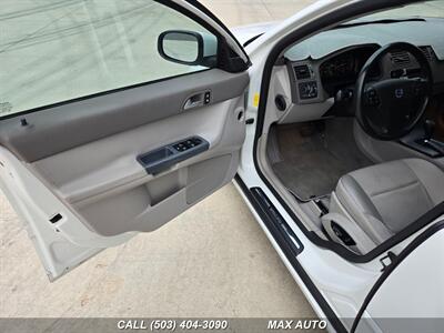 2008 Volvo V50 2.4i   - Photo 10 - Portland, OR 97211