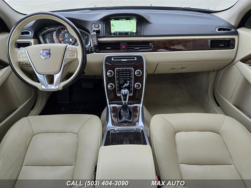 2016 Volvo XC70 T5 Platinum  