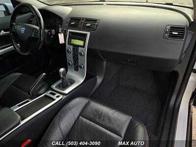 2011 Volvo C30 T5   - Photo 2 - Portland, OR 97211