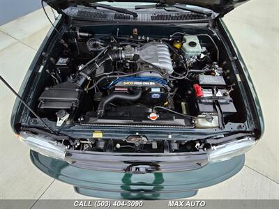 2001 Toyota 4Runner SR5   - Photo 29 - Portland, OR 97211