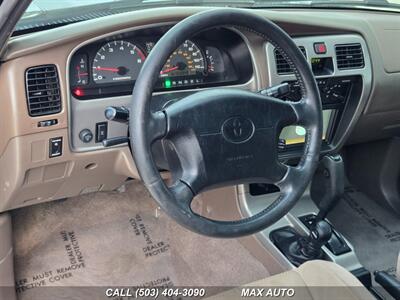 2001 Toyota 4Runner SR5   - Photo 14 - Portland, OR 97211