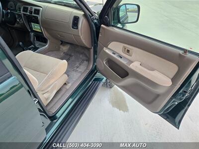 2001 Toyota 4Runner SR5   - Photo 18 - Portland, OR 97211