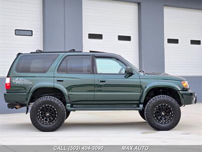 2001 Toyota 4Runner SR5   - Photo 9 - Portland, OR 97211
