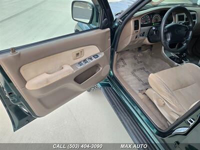 2001 Toyota 4Runner SR5   - Photo 10 - Portland, OR 97211