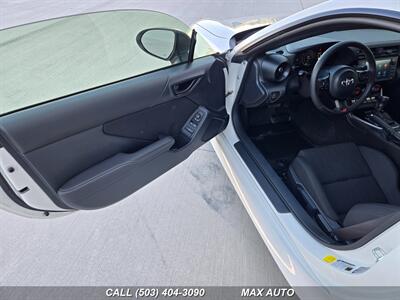 2024 Toyota GR86   - Photo 10 - Portland, OR 97211