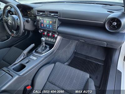 2024 Toyota GR86   - Photo 2 - Portland, OR 97211