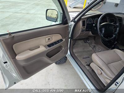 2001 Toyota 4Runner SR5   - Photo 10 - Portland, OR 97211