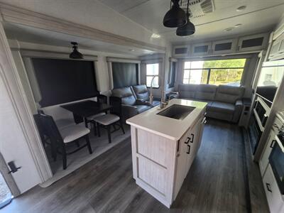 2022 Forest River East to West Tandara 320RL - Photo 4 - Waverly, TN 37185