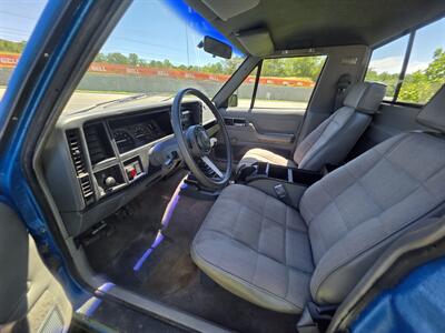 1990 Jeep Comanche Pioneer   - Photo 4 - Waverly, TN 37185