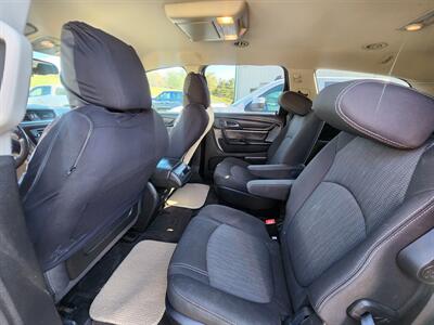 2017 Chevrolet Traverse LT   - Photo 6 - Waverly, TN 37185