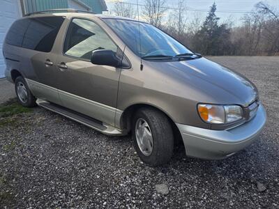 1999 Toyota Sienna LE   - Photo 2 - Waverly, TN 37185