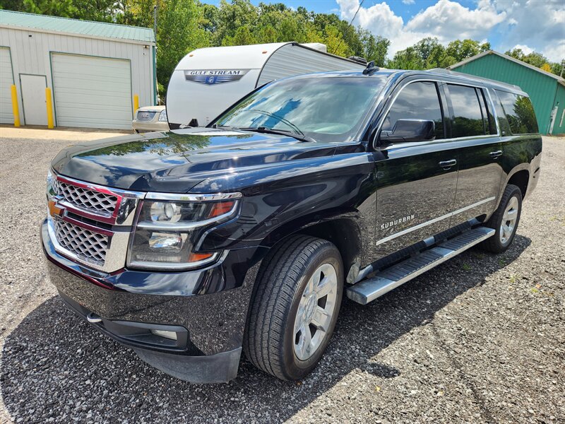 2018 Chevrolet Suburban LT - Photo 1 - Waverly, TN 37185