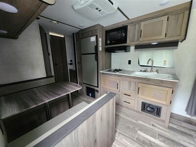 2022 Gulfstream Ameri-Lite 248BH   - Photo 5 - Waverly, TN 37185