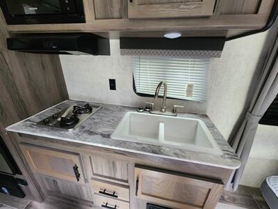 2022 Gulfstream Ameri-Lite 248BH   - Photo 9 - Waverly, TN 37185