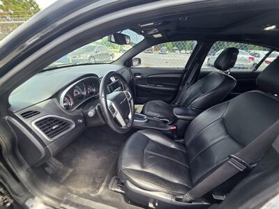 2014 Chrysler 200 Limited - Photo 3 - Waverly, TN 37185