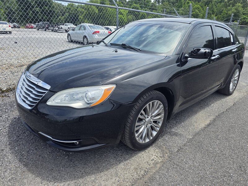 2014 Chrysler 200 Limited   - Photo 1 - Waverly, TN 37185