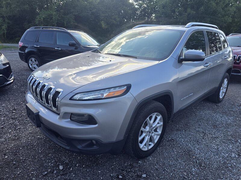 2018 Jeep Cherokee Latitude   - Photo 1 - Waverly, TN 37185