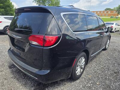 2019 Chrysler Pacifica Touring L   - Photo 3 - Waverly, TN 37185