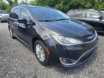 2019 Chrysler Pacifica Touring L   - Photo 2 - Waverly, TN 37185