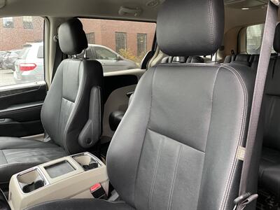 2015 Chrysler Town & Country Touring  LWB w/ STO-N-GO - Photo 13 - Gresham, OR 97030