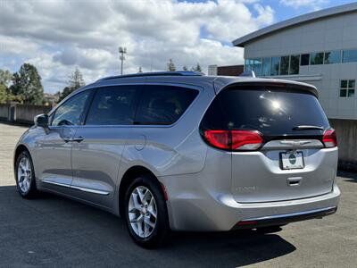 2020 Chrysler Pacifica Limited  w/ STO-N-GO - Photo 3 - Gresham, OR 97030