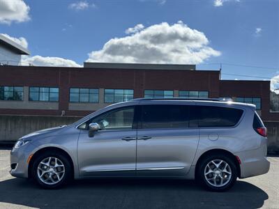 2020 Chrysler Pacifica Limited  w/ STO-N-GO - Photo 2 - Gresham, OR 97030